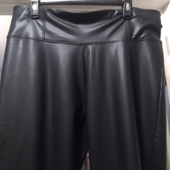 Faux leather pants - Picture 2 of 4